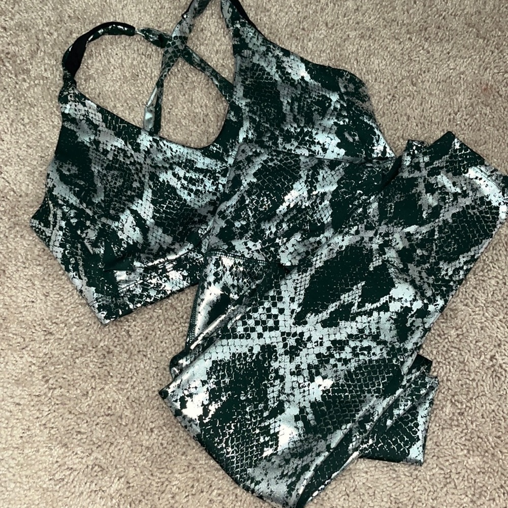 Carbon 38 legging and sport bra set
